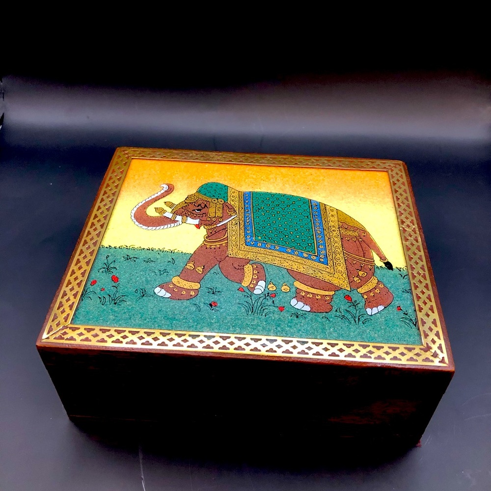 Elephant trinket box.